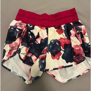 Lululemon Tracker Short II Inky Floral